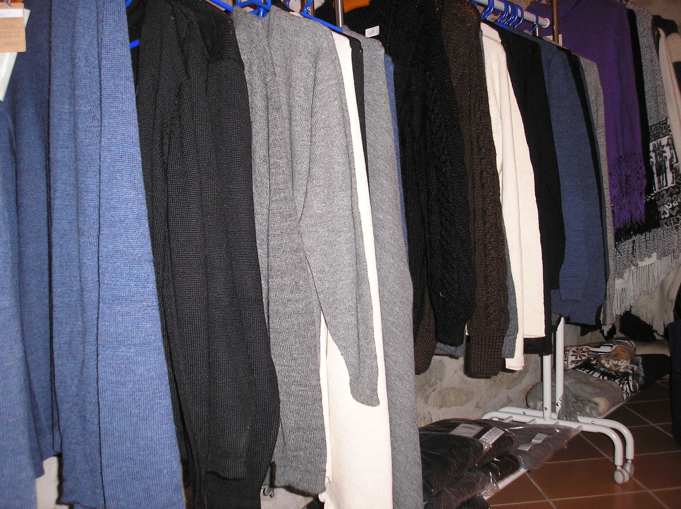 Alpaka Strickjacken, Ponchos und Pullover